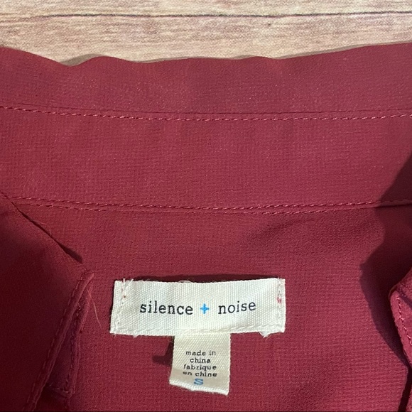 Silence + Noise Sheer Burgundy High-Low Button Down Top - Urban Outfitte… - Picture 4 of 6